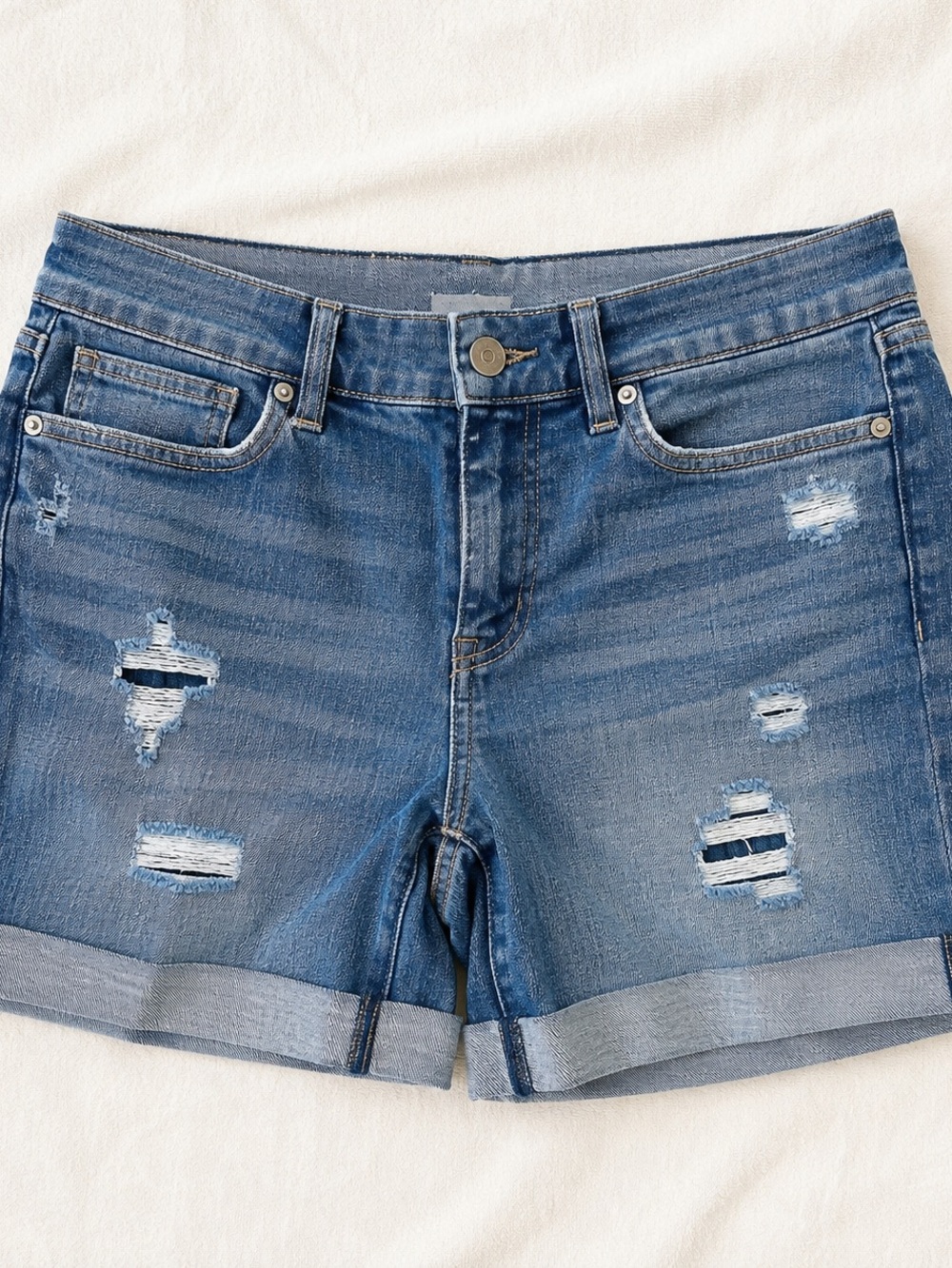 White House Black Market The 5” Short Distressed Denim Shorts Size 4